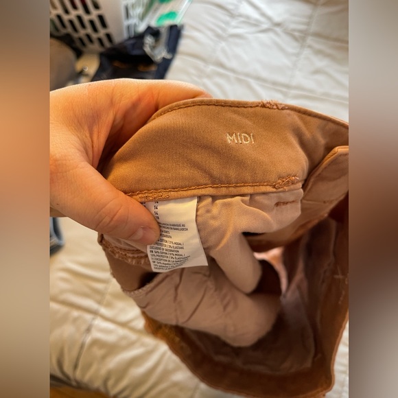 AE Sz 14 Midi Shorts - Picture 3 of 5